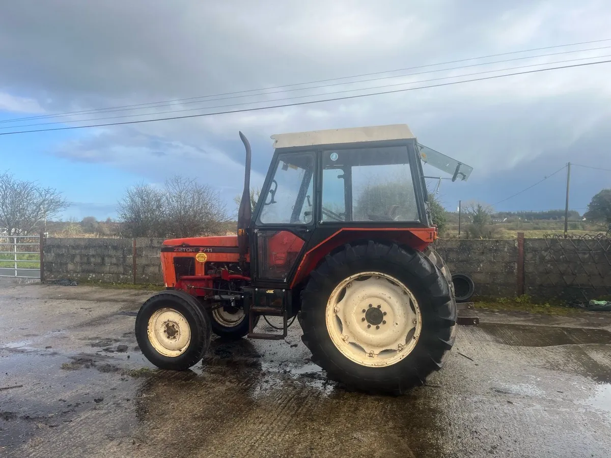 Zetor 7711 with loader - Image 1
