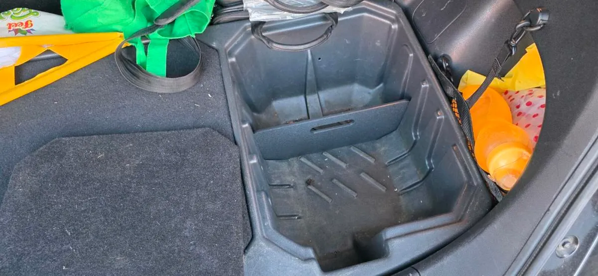 nissan leaf boot box - Image 1