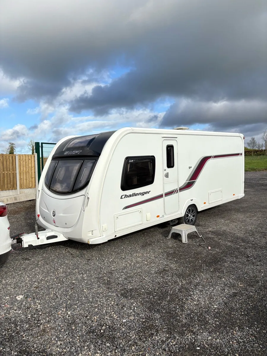 Swift 4 Berth Fixed Island Bed Caravan - Image 1