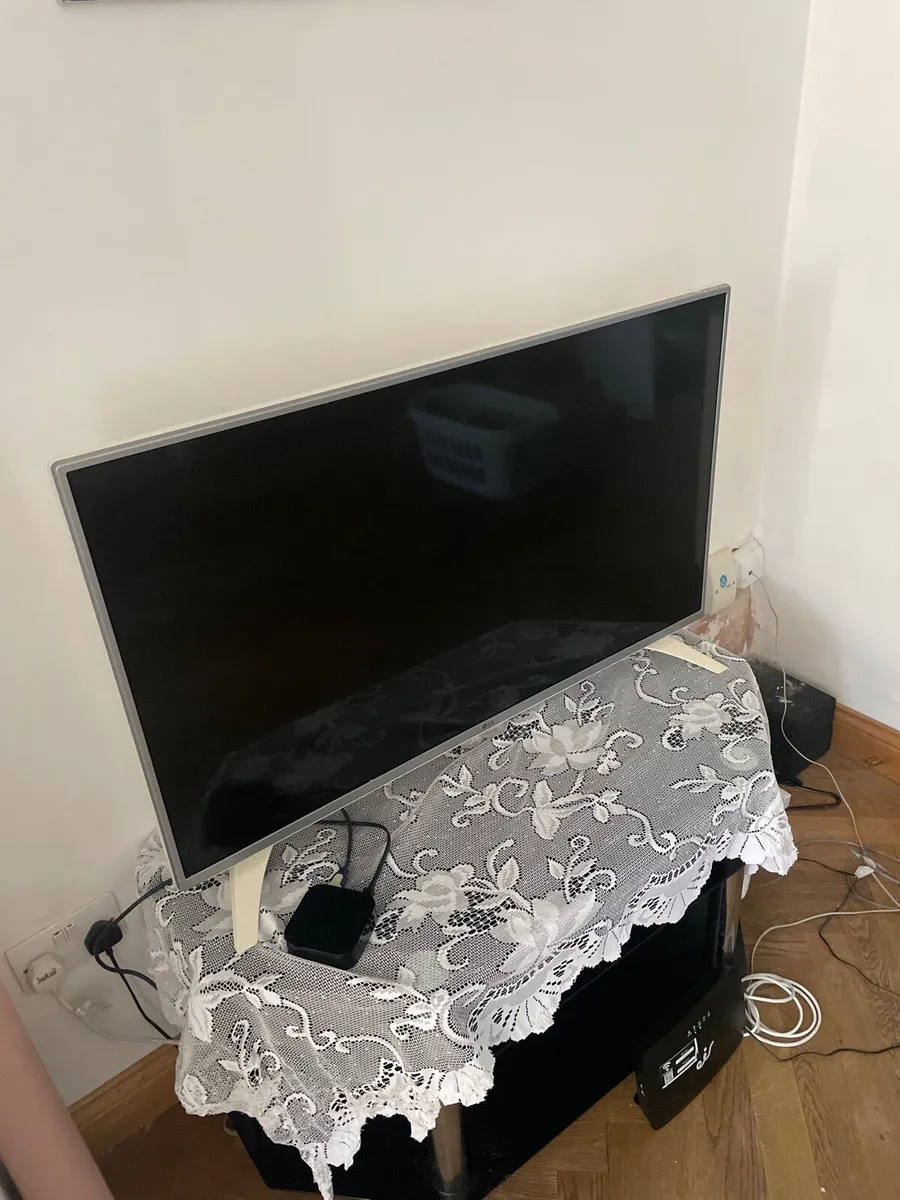 LG webos 42 inch tv - Image 1