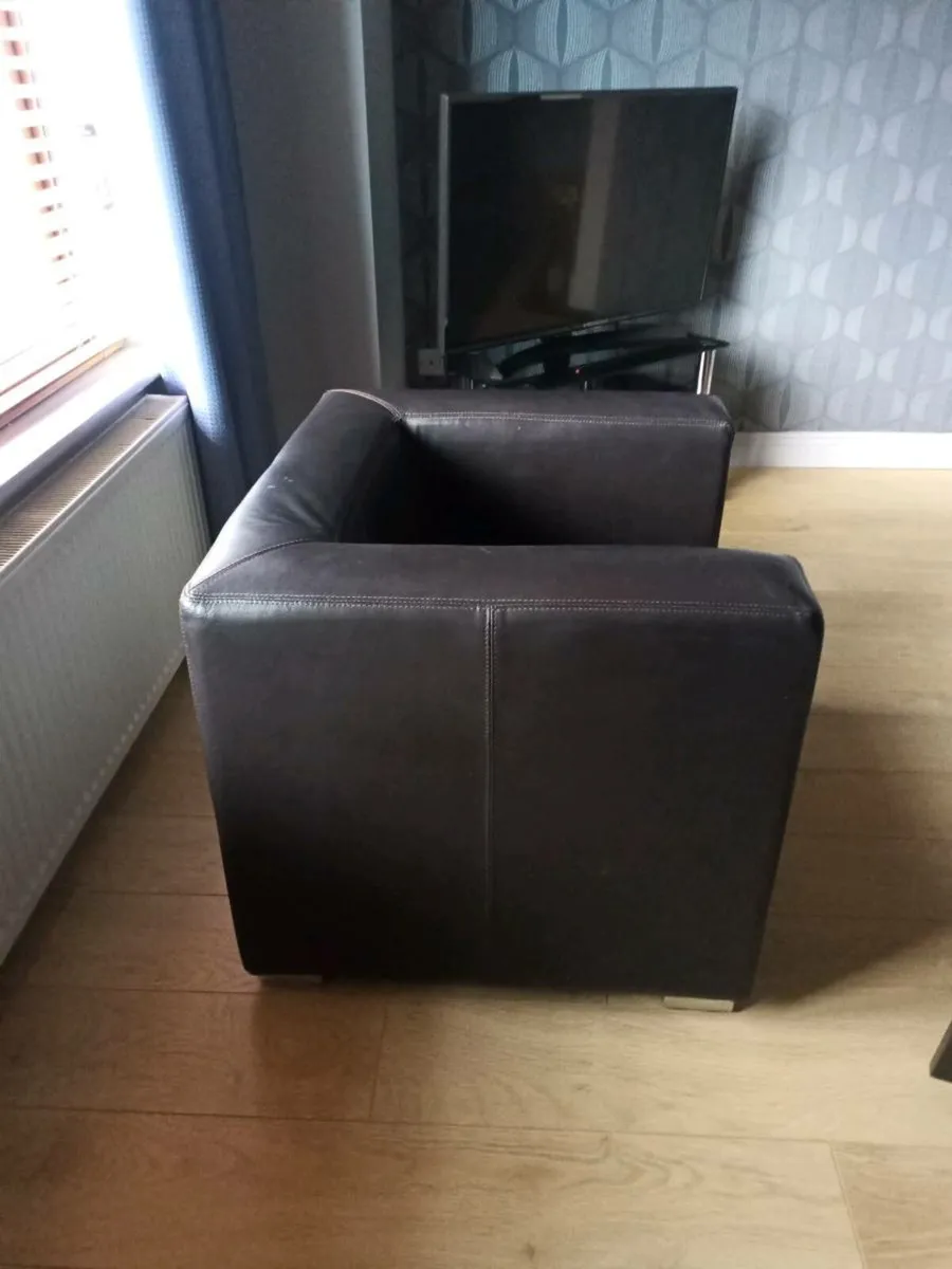 Dark brown Leather box chair - Image 2