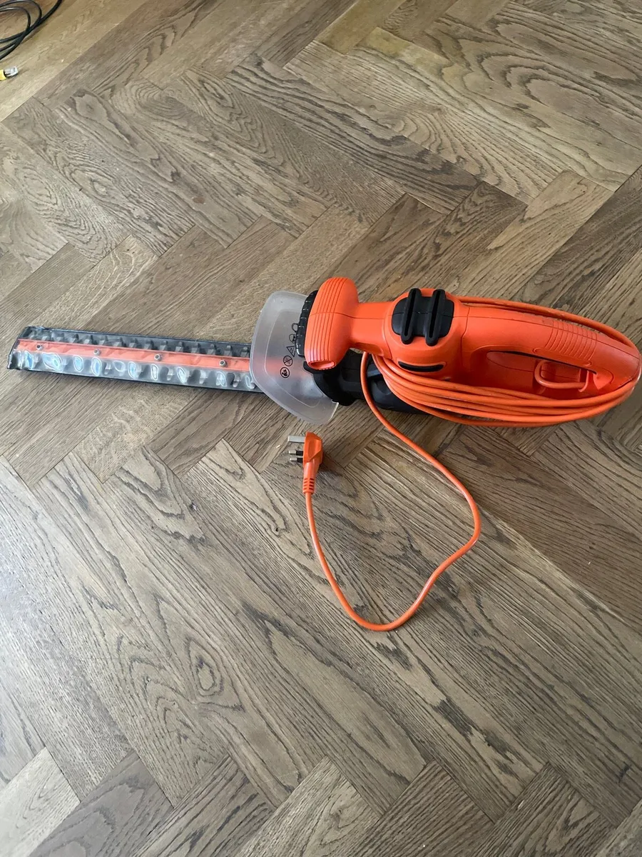 Black and decker hedge cutter - Image 1