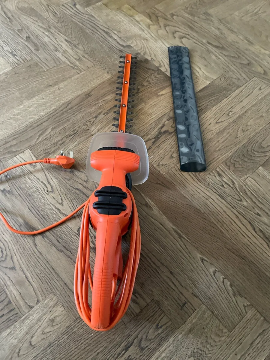 Black and decker hedge cutter - Image 3