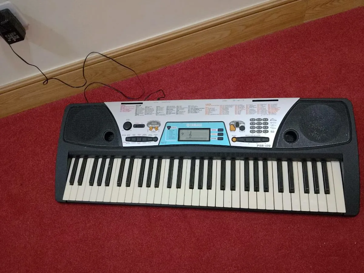 Yamaha PSR-175 61-key electronic portable keyboard - Image 1