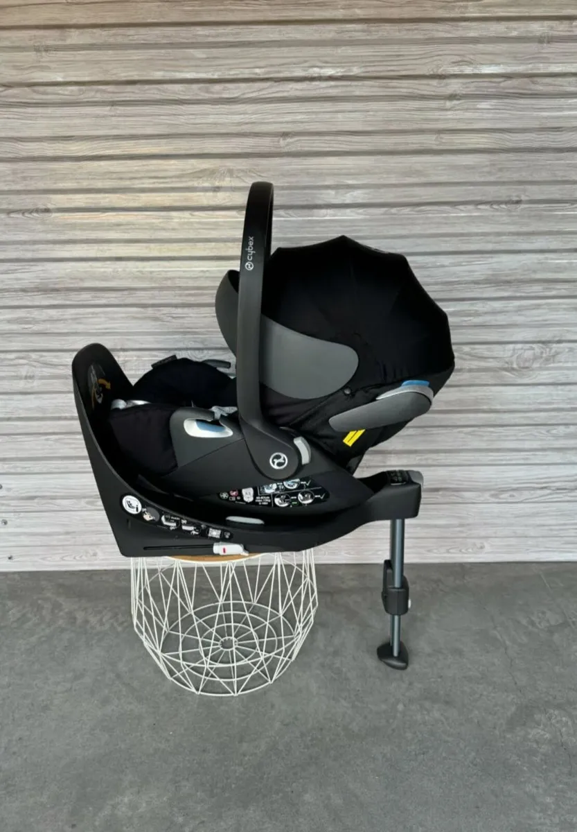 Premium Cybex Infant Car Seat + ISOFIX Base