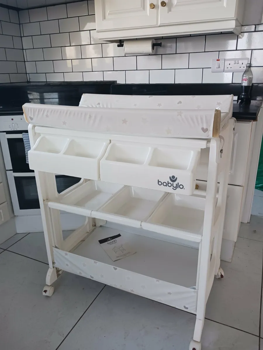 Baby changer - Image 1