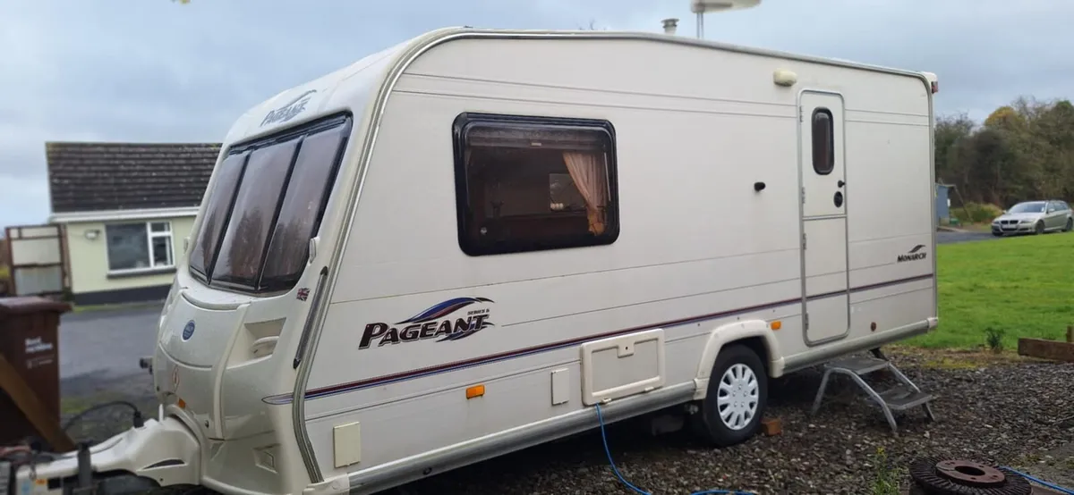 2 berth caravan - Image 1