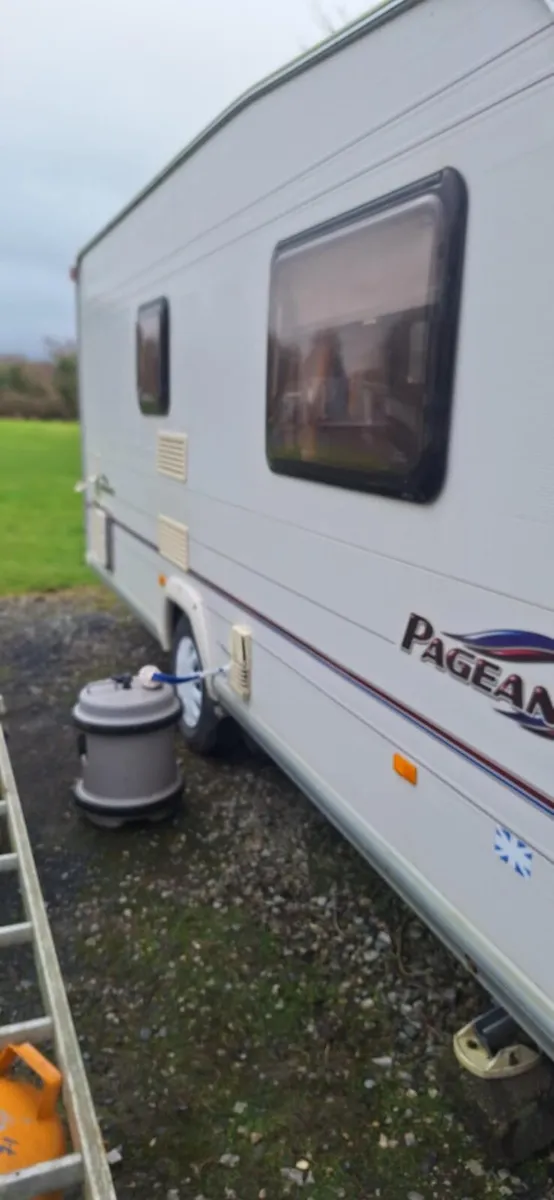 2 berth caravan - Image 3