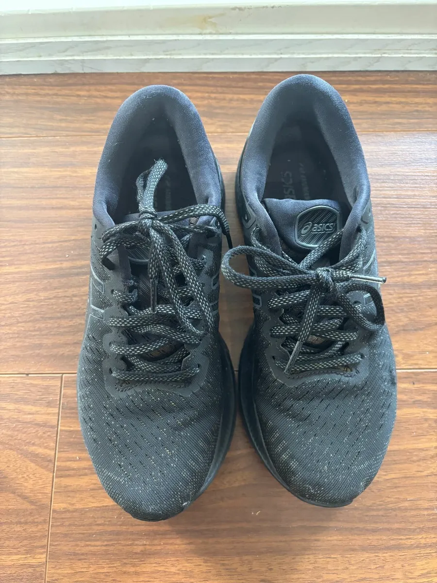 Running Shoes - Image 1