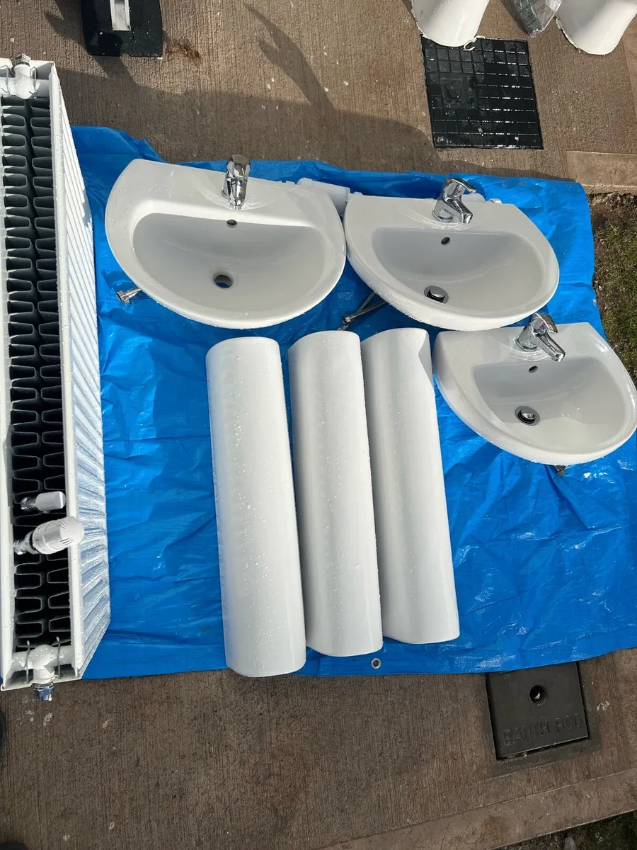 Sonas strata 3 basin ,radiator new unused. - Image 1
