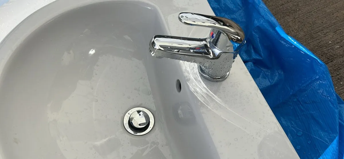 Sonas strata 3 basin ,radiator new unused. - Image 3