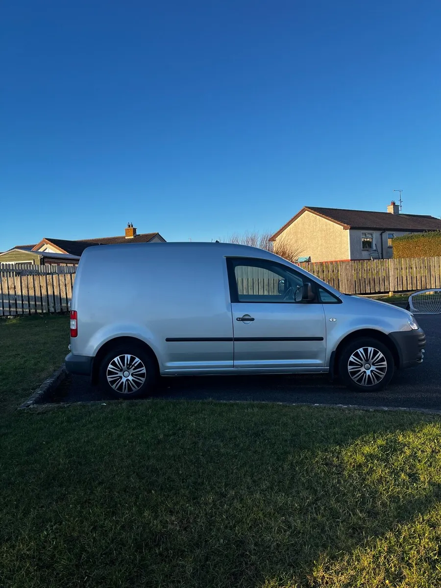 VW Caddy 2010 TDI/ CVRT ✅ Camper ready🚐 - Image 2