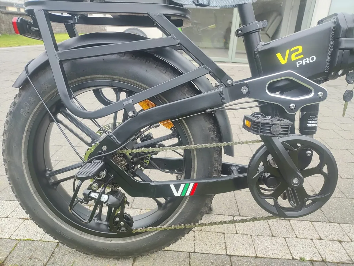 Ovivo V2 Pro E-Bike - 5 Months Old, €325 Extras In - Image 3