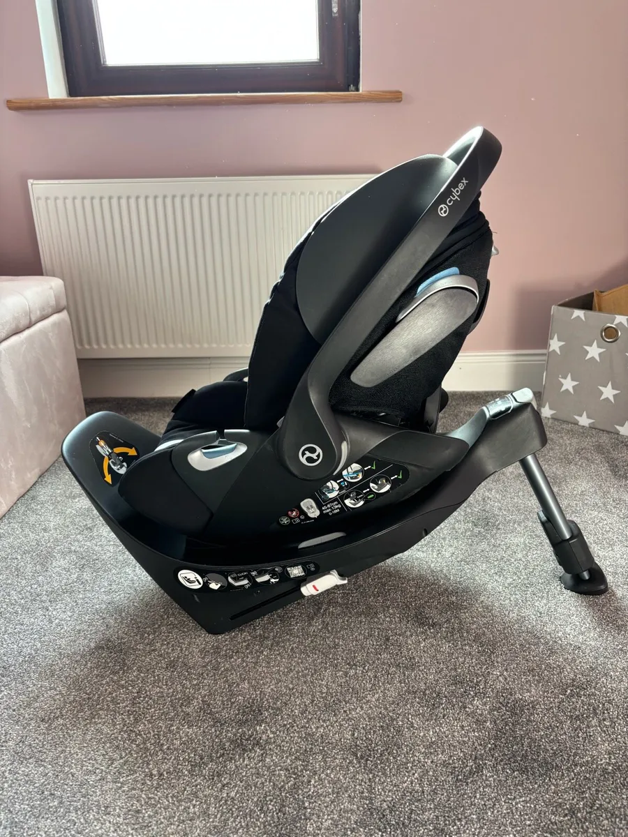 Cybex Z i-Size car seat and Sirona Z i-size base - Image 2