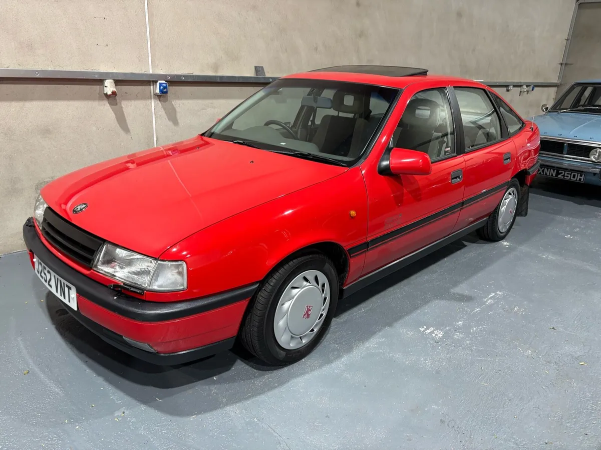 1992 VAXUHALL. Cavalier   Sri - Image 1