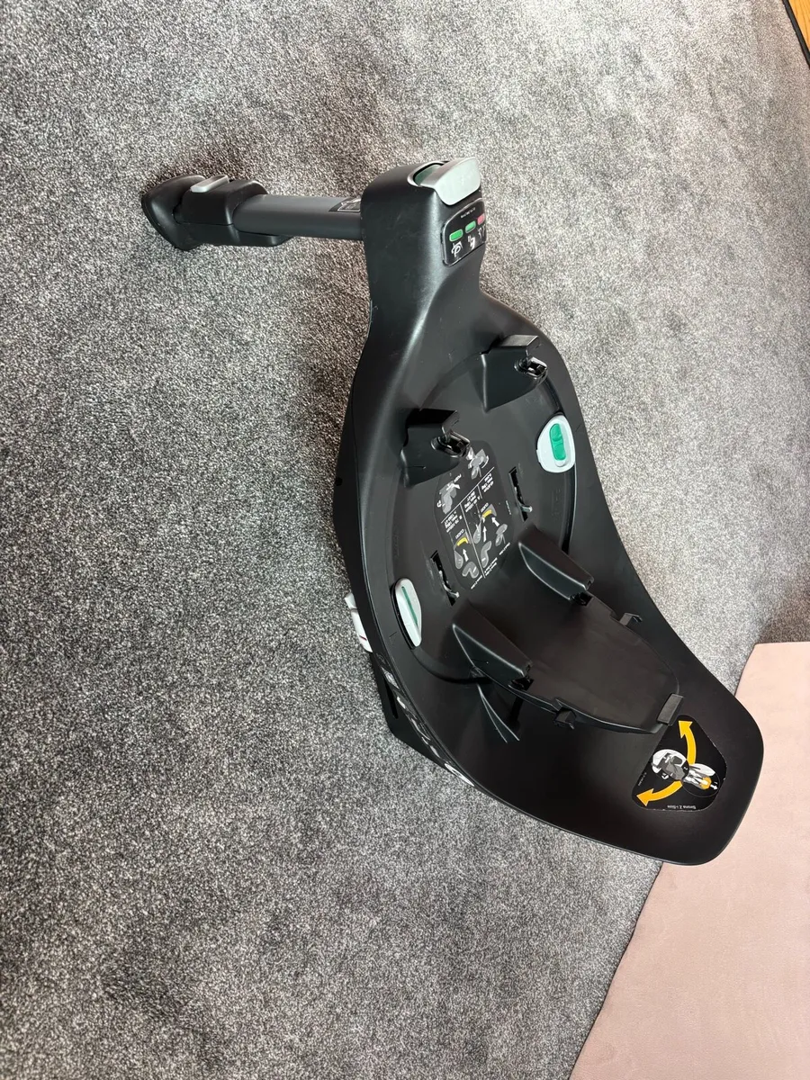 Cybex Z i-Size car seat and Sirona Z i-size base - Image 4