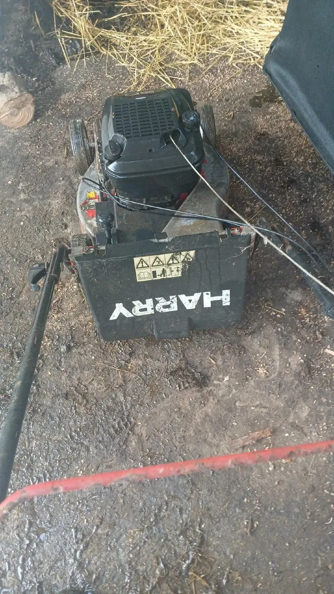 Harry self drive mower 20inch cut - Image 3