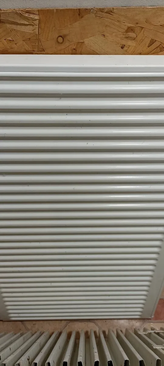 2 Single Central Heating Radiators - Image 3