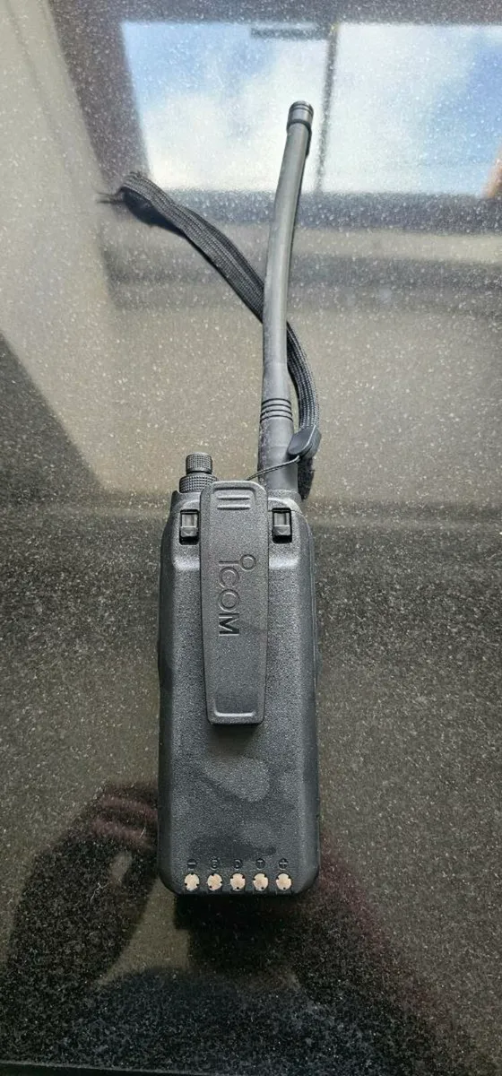 ICOM IC-A25CE (8.33kHz) Portable aviation Radio - Image 2