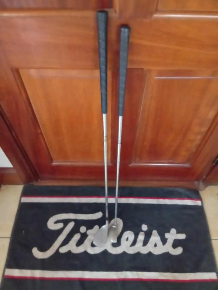 Mizuno Mens Pitch & Putt Set + Balls+ Plastic Tees - Image 1