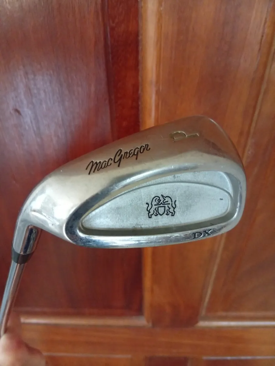 Left Handed Macgregor Pitching Wedge as New - Image 1