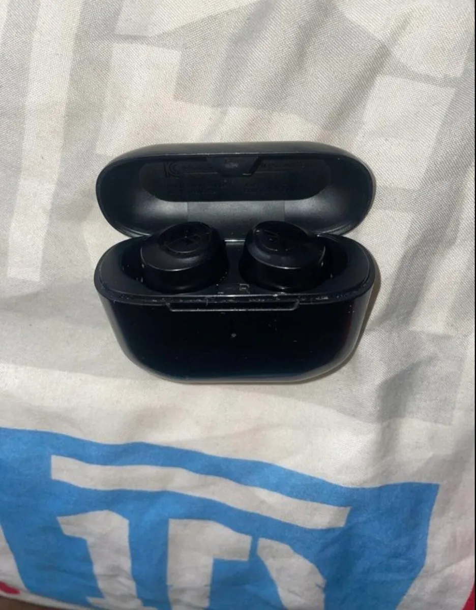 JLab Go Air Pop+ - Image 2