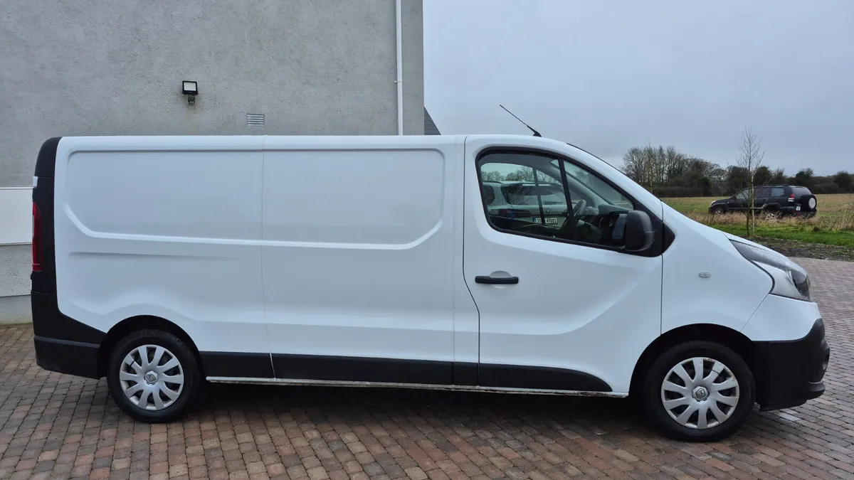 211 Renault Trafic 2.0 - Image 4