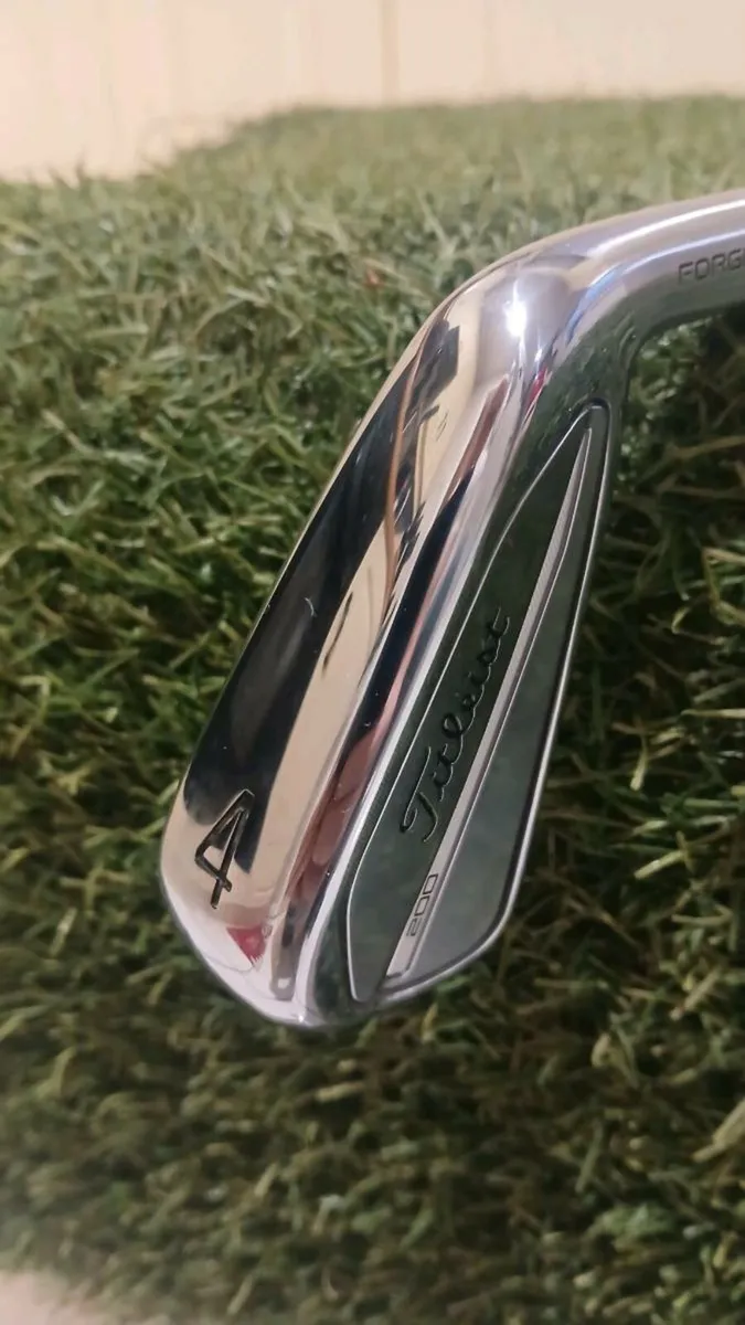 Titleist T200 4 Iron - Image 2