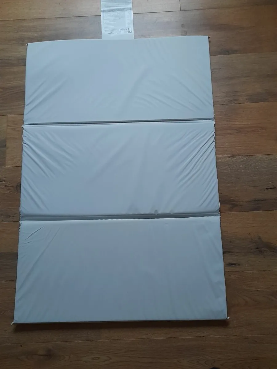 Child high Chair, Travel Cot, Fire guard - Image 4