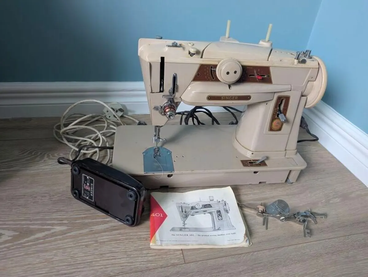 SINGER 401G Vintage Sewing Machine - Image 4