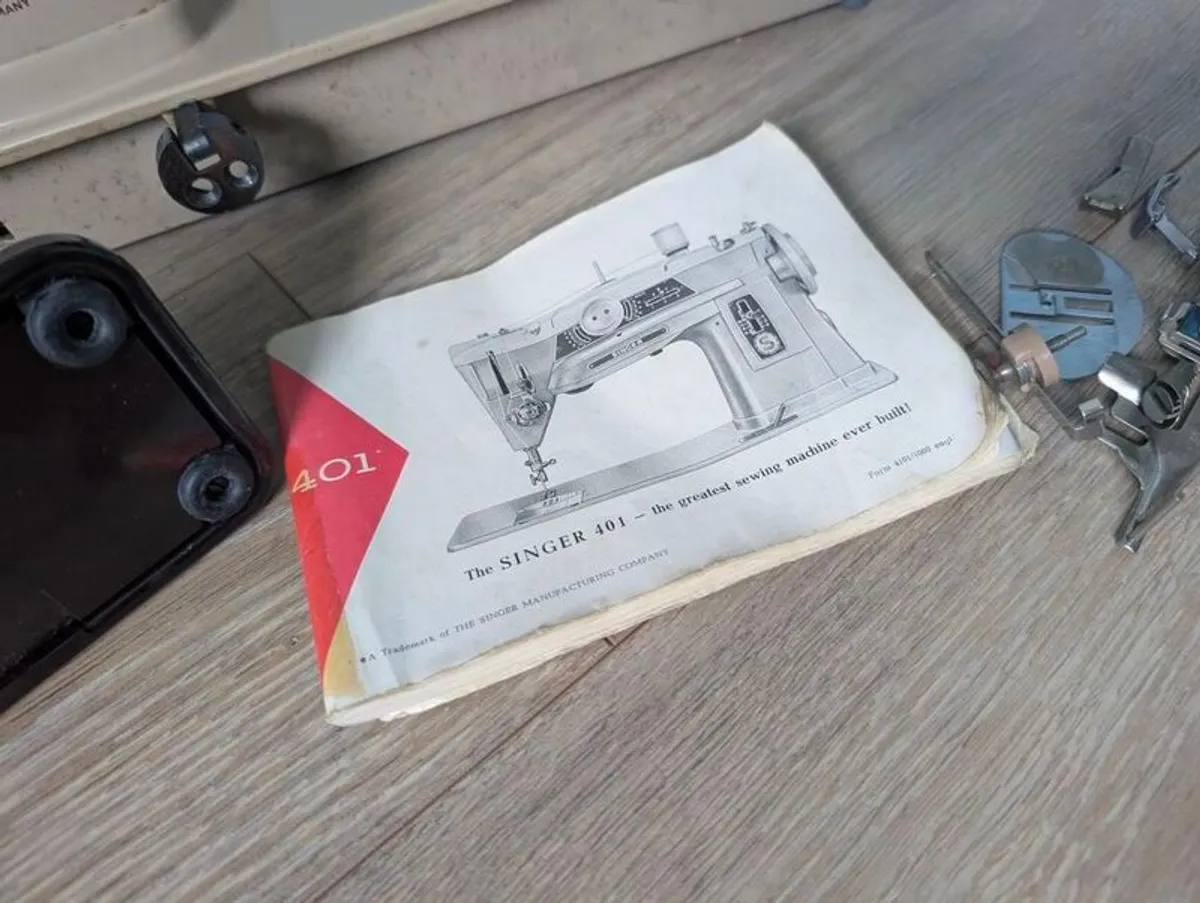 SINGER 401G Vintage Sewing Machine - Image 2