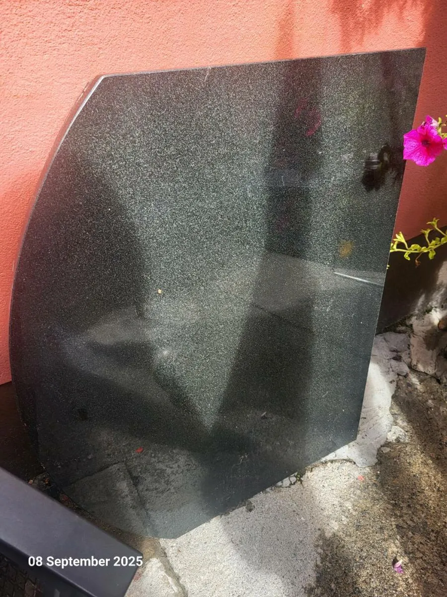 Black marble stove plinth / hearth - Image 2