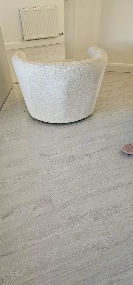 Sofa and swivel chair - Image 4