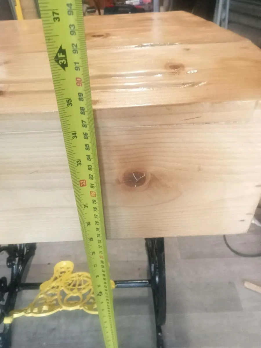 Old sloped weighting desk - Image 4