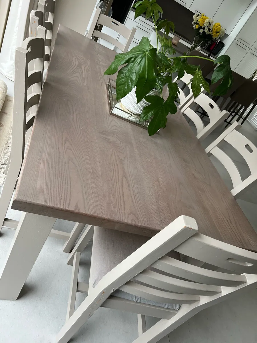 Solid timber table and chairs - Image 1