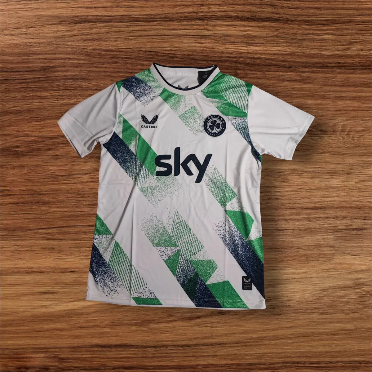 IRELAND 2026 (AWAY) JERSEY ,SIZE: M, L . - Image 1