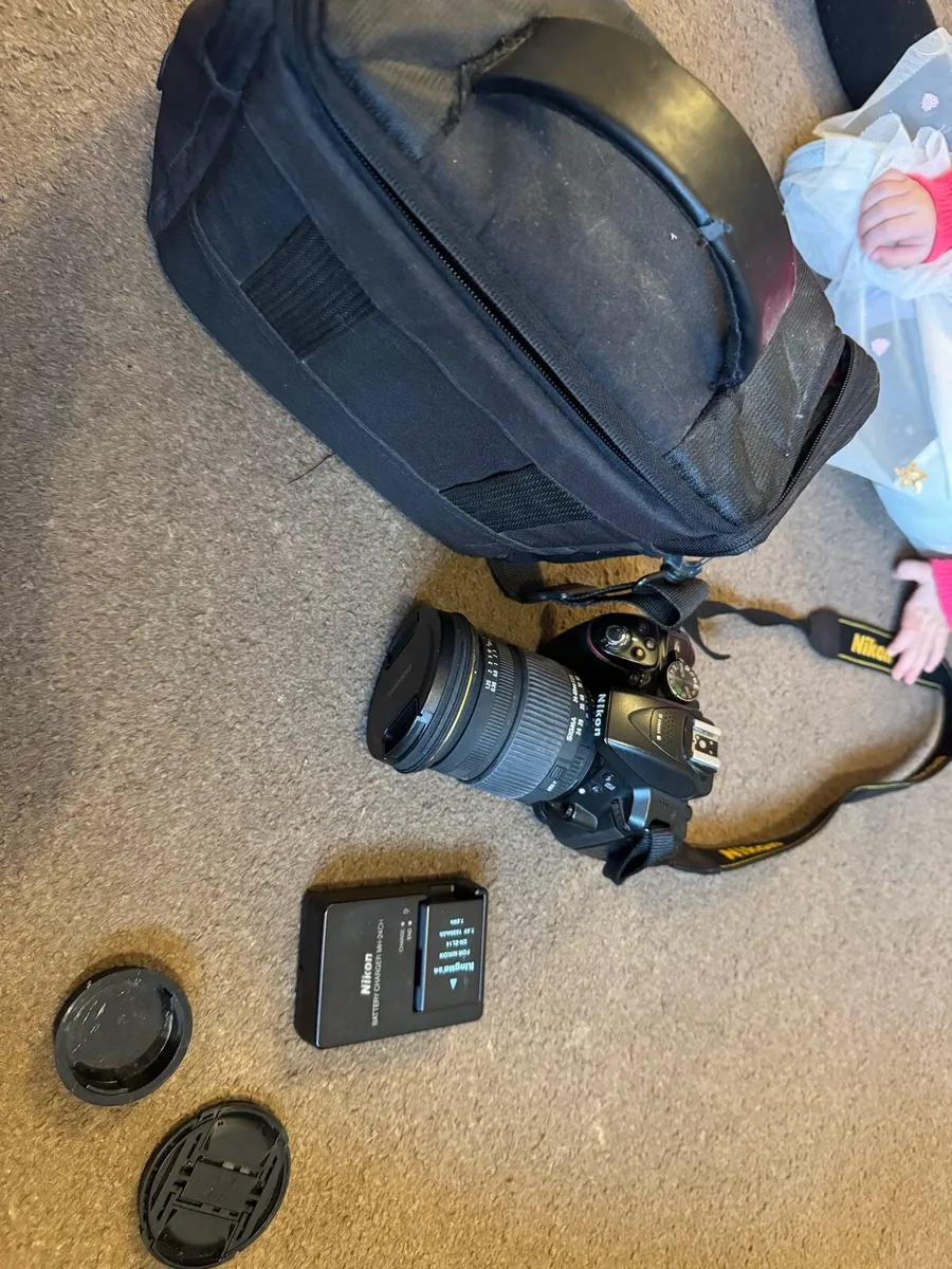 Nikon D5300 DSLR Camera Bundle – Great Condition - Image 1