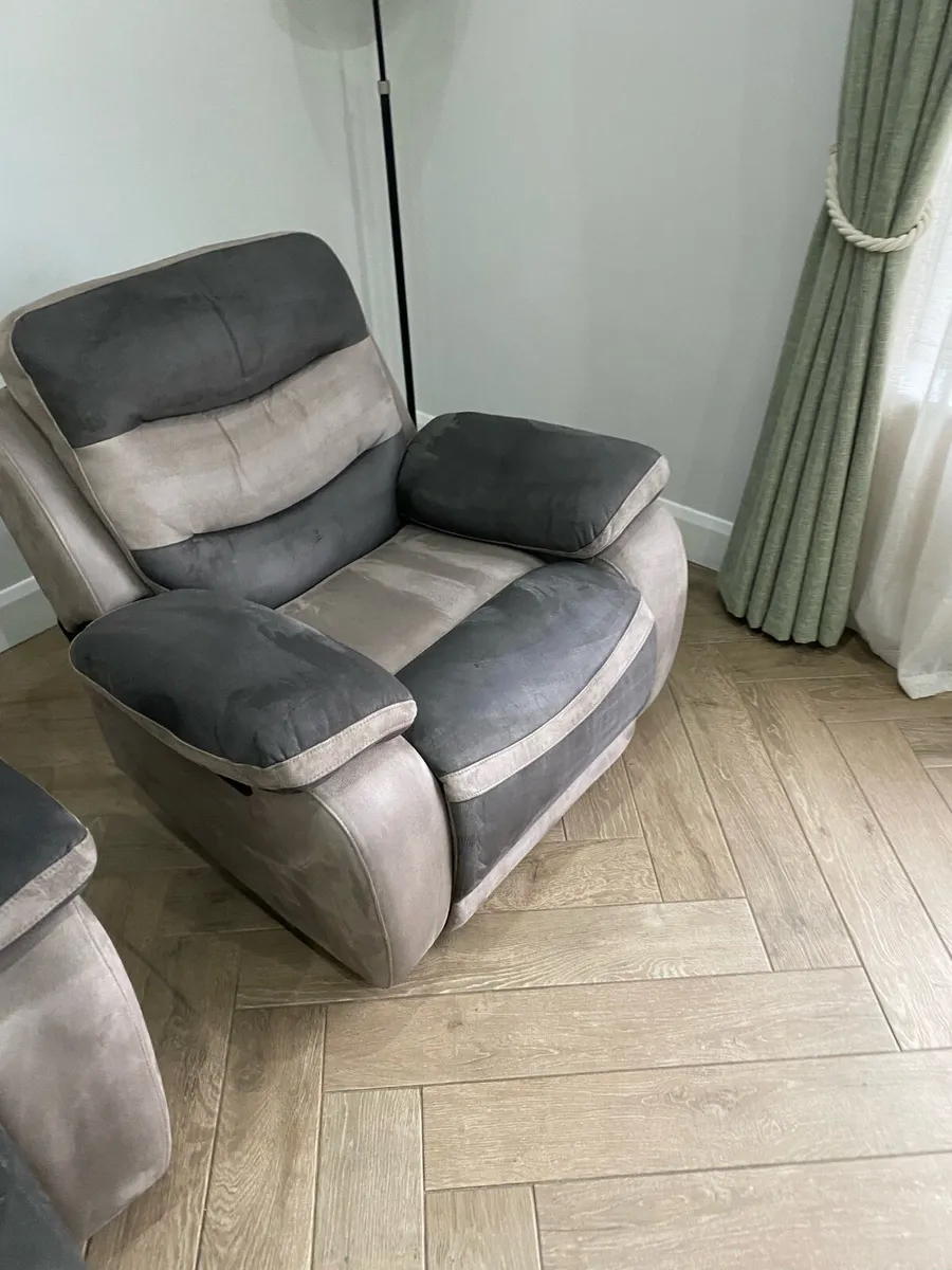 *Quick sale* 3 seater sofa and 2 single seaters - Image 1