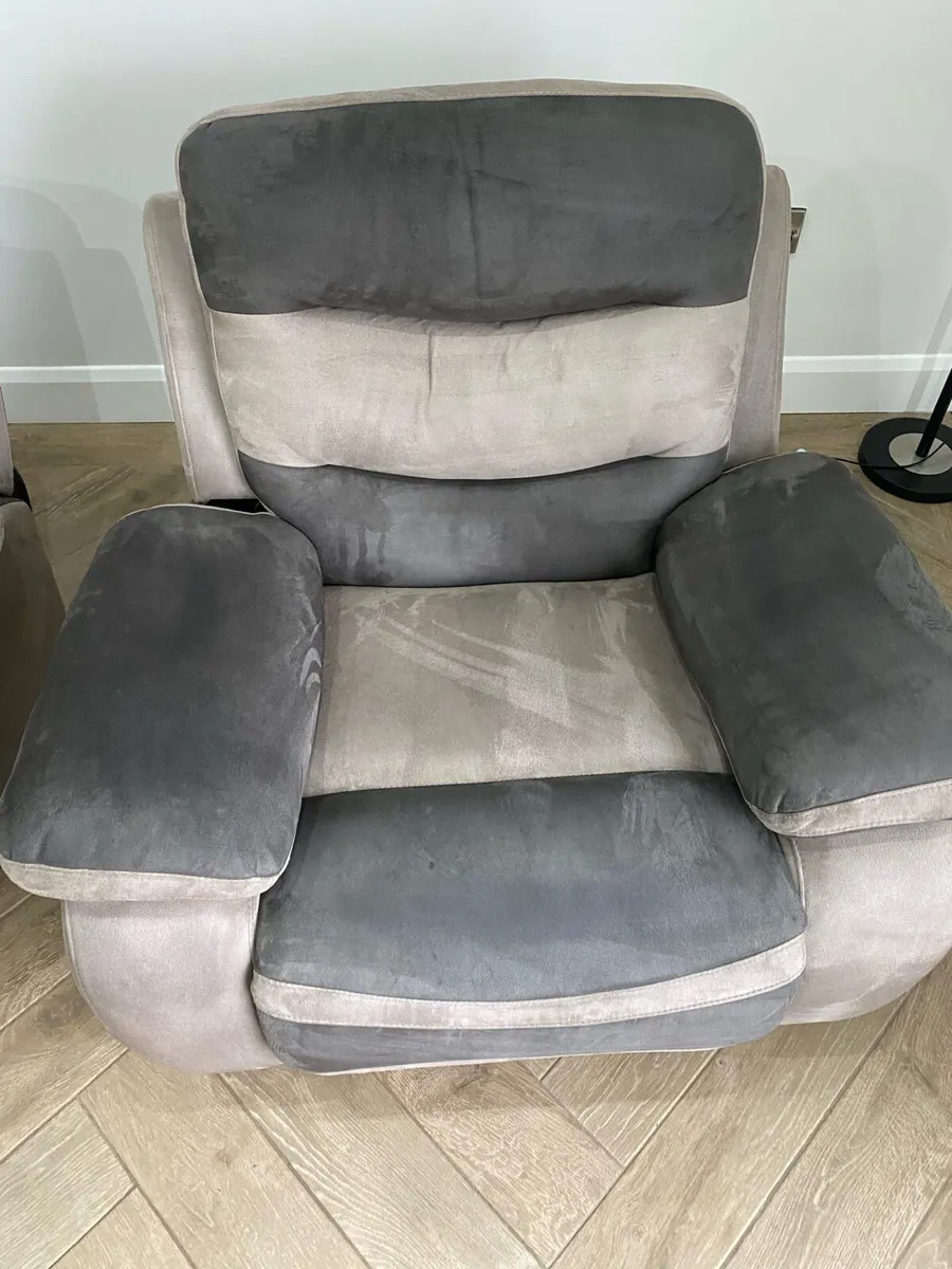 *Quick sale* 3 seater sofa and 2 single seaters - Image 3