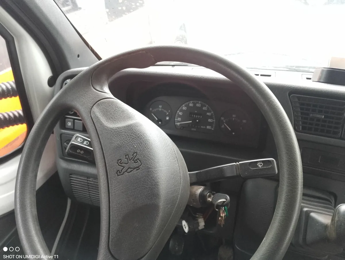 6 berth motorhome for parts or project - Image 3