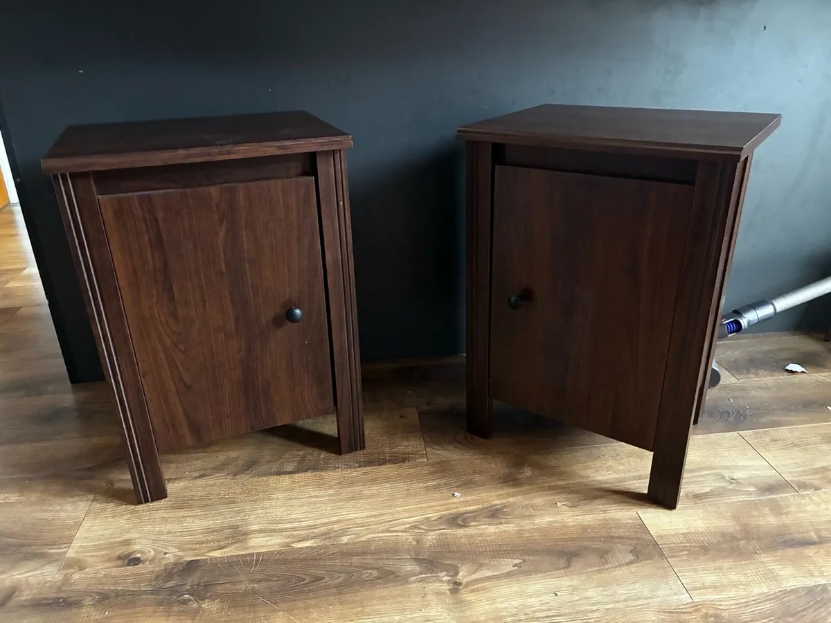 Bed frame + 2 bedside lockers - Image 2