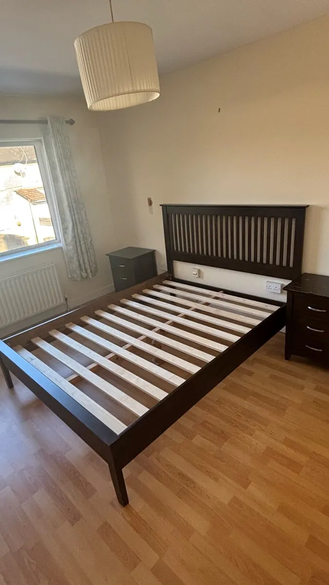 King walnut wood bed frame and bedside lockers - Image 1