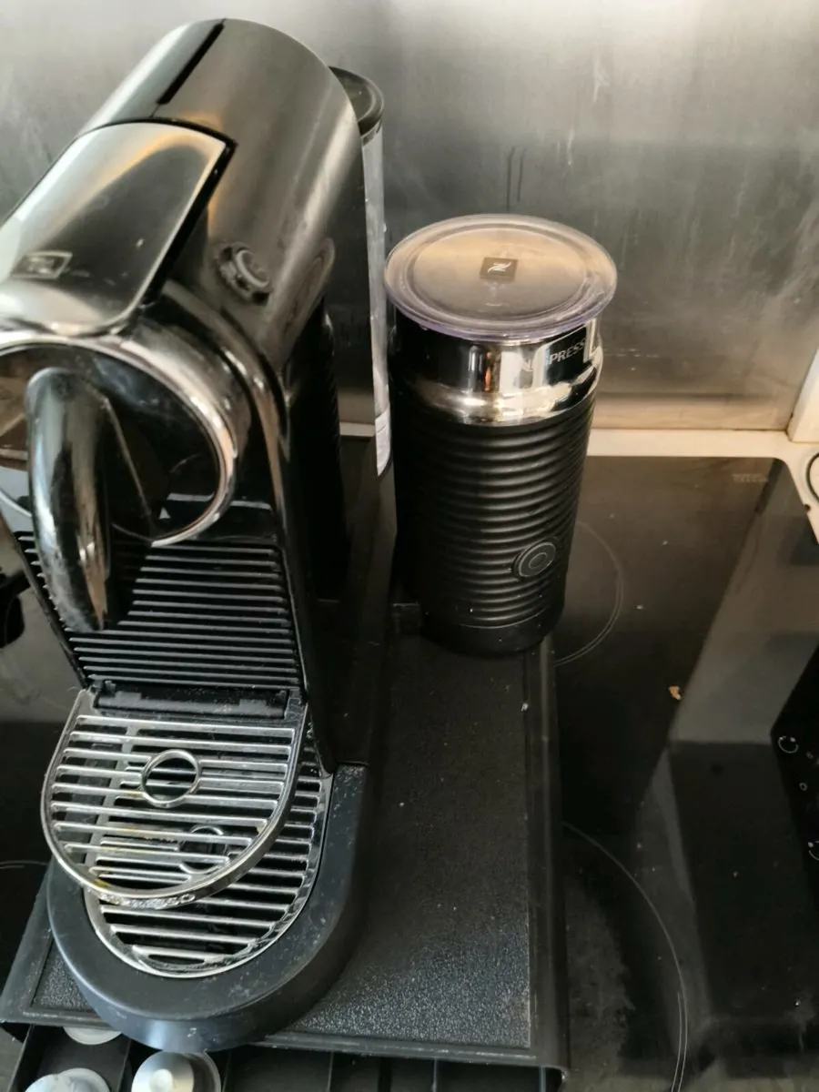 Nespresso machine near new - Image 2