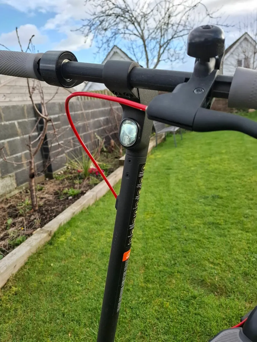 Segway Ninebot D38 Electric Scooter - Image 2