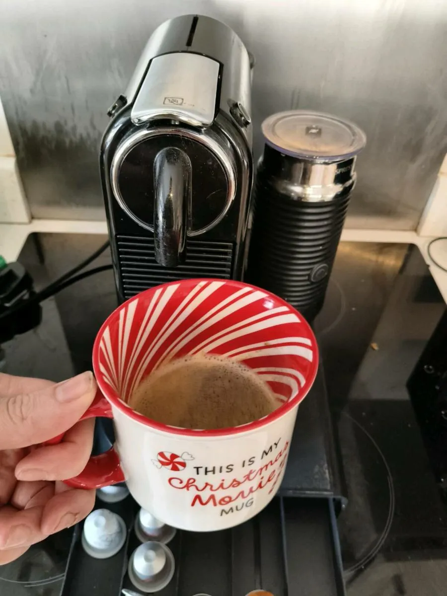 Nespresso machine near new - Image 1