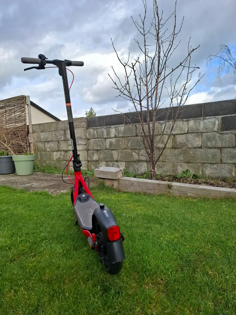 Segway Ninebot D38 Electric Scooter - Image 3