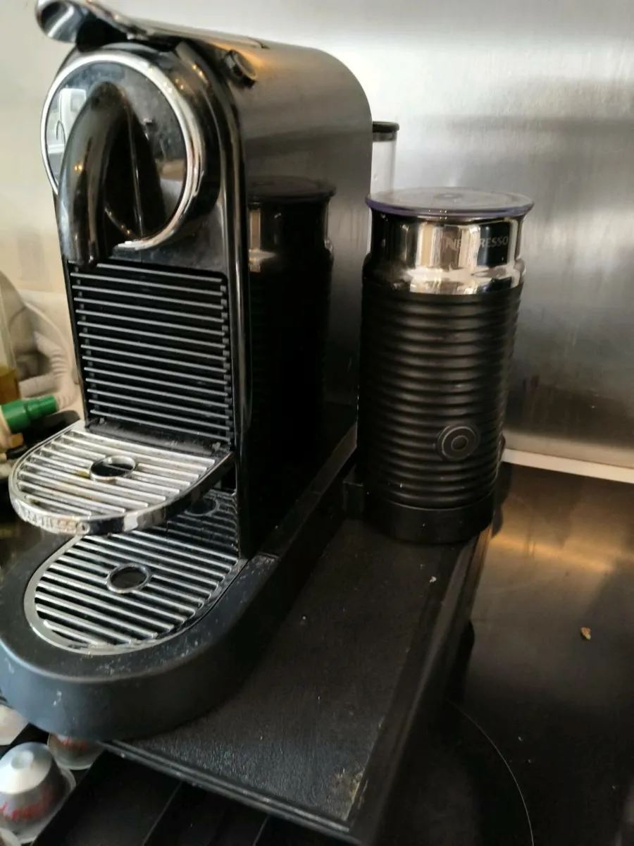 Nespresso machine near new - Image 3