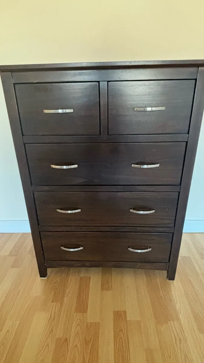 Walnut chest of drawers - Image 2