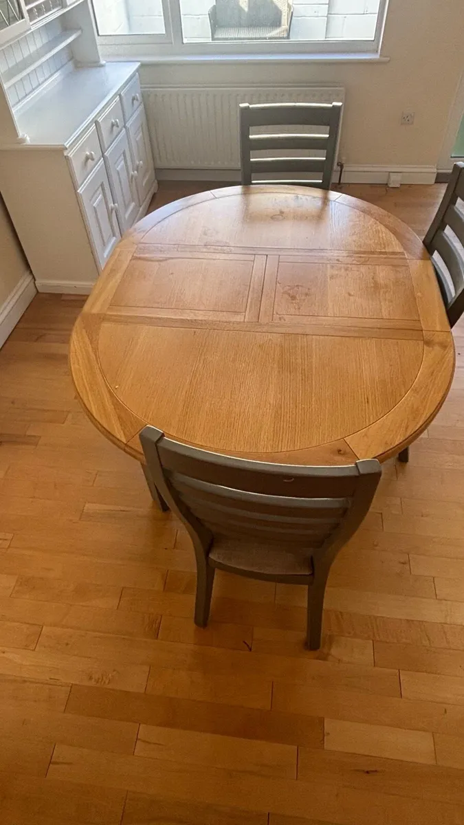 Kitchen table and 3 chairs (extendable) - Image 2