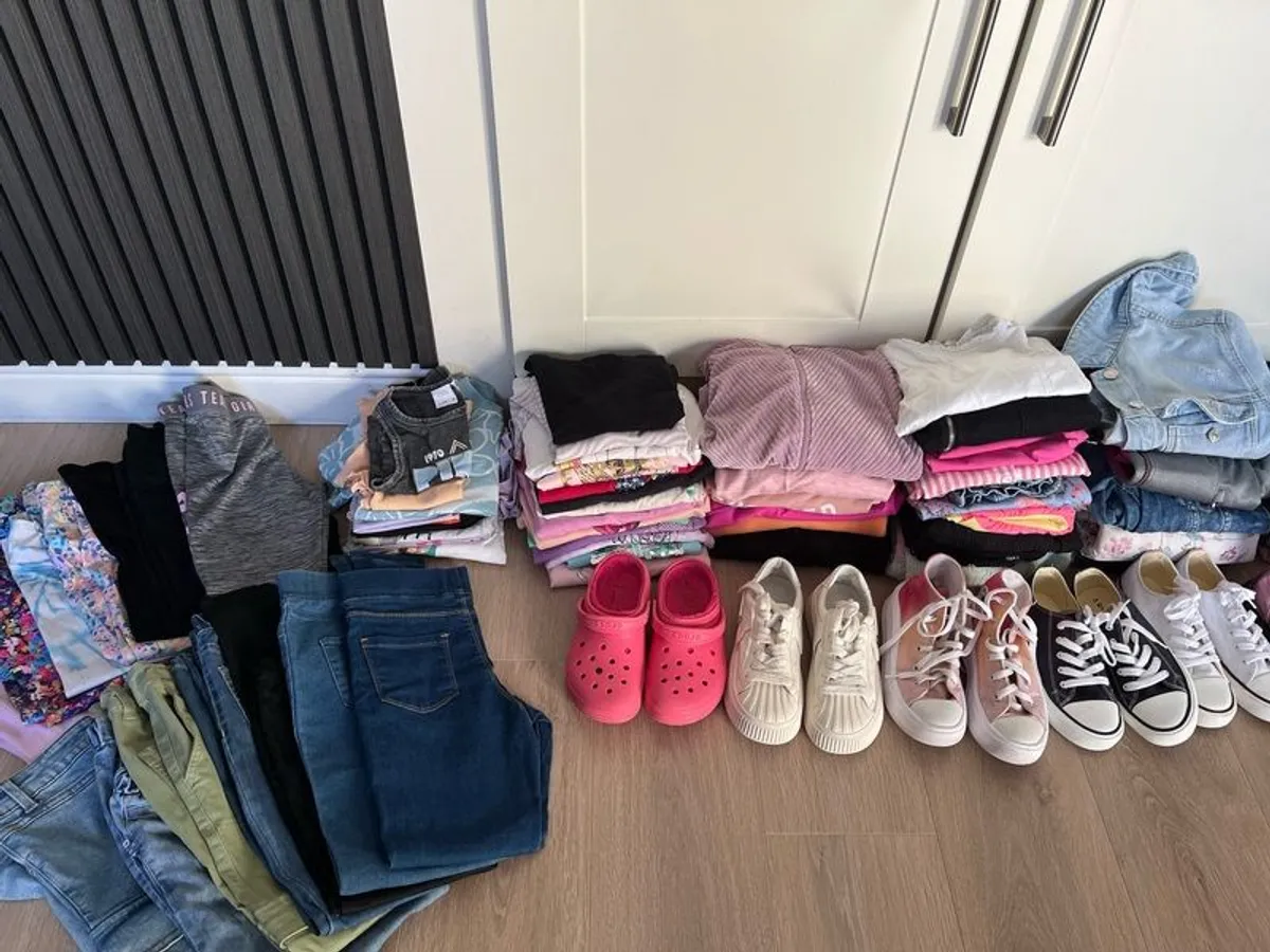 girls clothes age 9-10 - Image 1